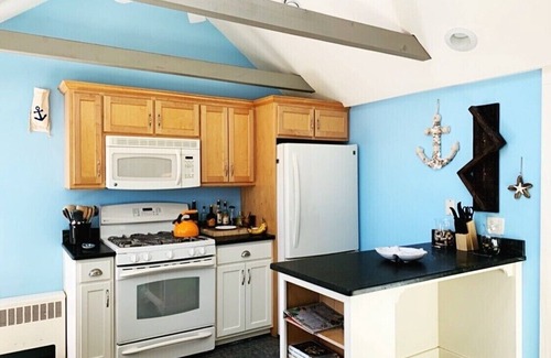 West Dennis House | West Dennis Central - 5 bed, 3 bath, 2 kitchen huge yard!nTwo hot tubs!