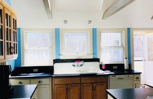 West Dennis House | West Dennis Central - 5 bed, 3 bath, 2 kitchen huge yard!nTwo hot tubs!