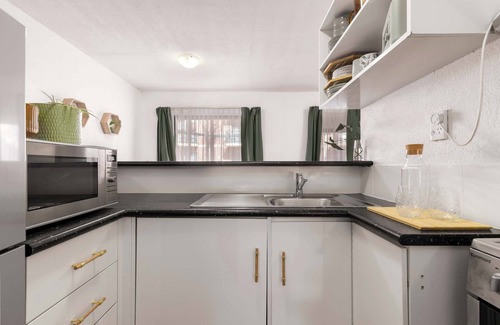 Adelaide Central Business District Apartment | West End City 2BR Stay near UniSA