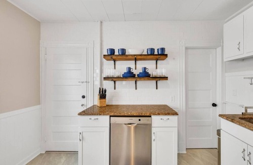 West Hartford Apartment | West Hartford Center: Cozy New England Apartment