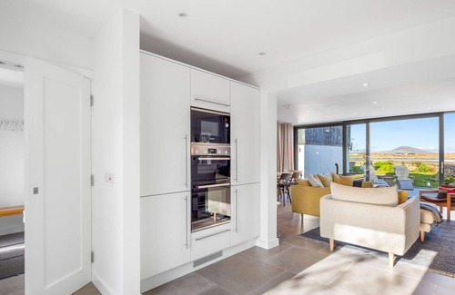 Inishnee House | West Haven - A Coastal Retreat in the Heart of Roundstone