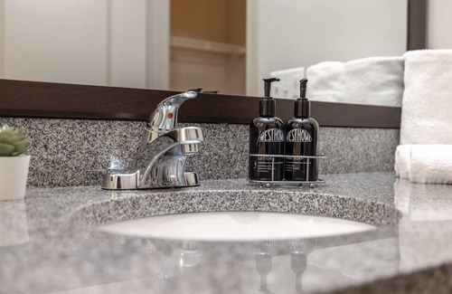 Downtown Decatur Apartment | West Home: New Apt in Decatur Square