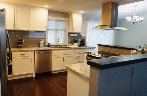 Everett House | West Lake Stevens Hideaway on .7 acre with outdoor firepit and fenced backyard