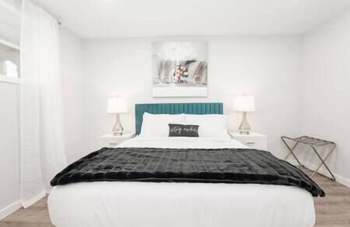 Lethbridge Bed & Breakfast | West Lethbridge Suite with Hot Tub