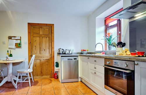 Bridgend of Lintrathen Cottage | WEST LODGE, pet friendly, character holiday cottage in Kirriemuir
