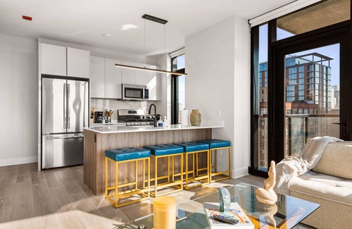 West Loop Apartment | West Loop 3x 2BR: Walk to Dining, Gym & Terrace