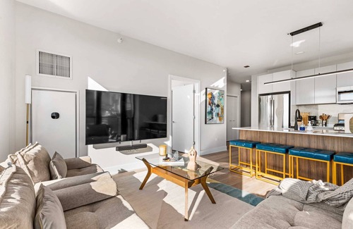 West Loop Apartment | West Loop 3x 2BR: Walk to Dining, Gym & Terrace
