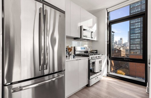 West Loop Apartment | West Loop 3x 2BR: Walk to Dining, Gym & Terrace