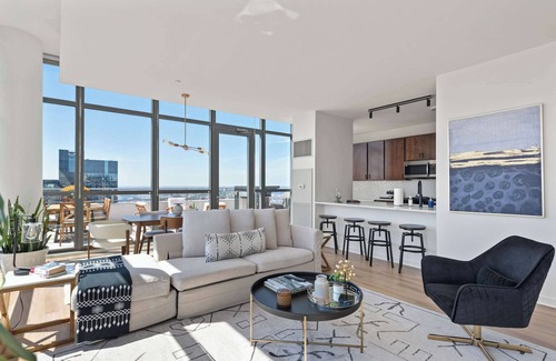 Downtown Chicago Apartment | West Loop PH: Unmatched Views & Private Deck