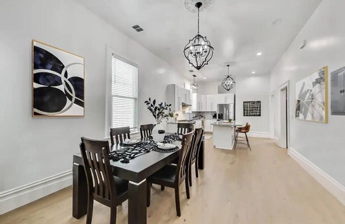 Prescott House | West Oakland charmer: 2br/2bath - AC & W/D