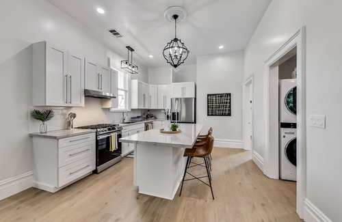 Prescott House | West Oakland charmer: 2br/2bath - AC & W/D
