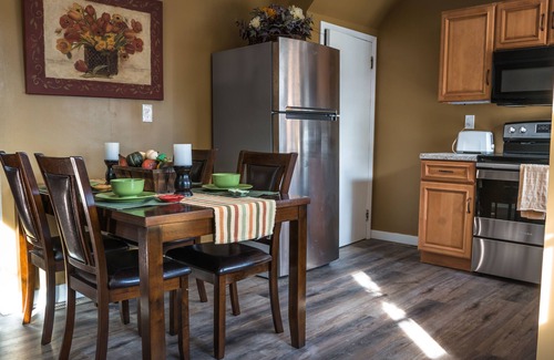 Niagara Falls House | West Orchard - One Block From the River