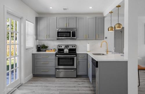 Poiciana Park II House | West Palm Beach Tropical Oasis