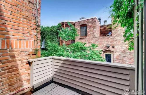 Downtown House | West Pearl Street Townhome