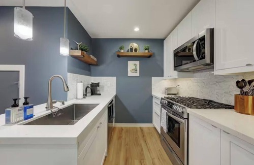 North Admiral House | West Seattle Getaway Near Alki Beach & Water Taxi