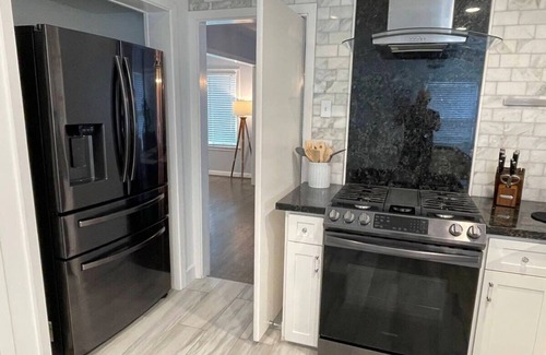 South Central Houston Apartment | West U Oasis: Walk to MedCenter, NRG, & More!