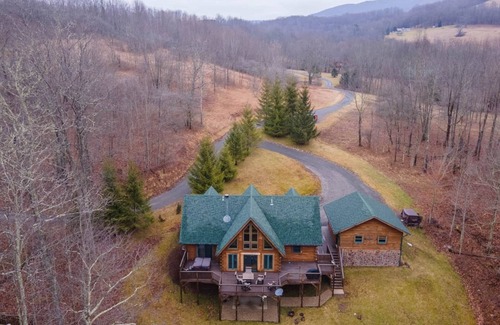 Mace Cabin | West Virginia Luxury Cabin, near Snowshoe, in Beautiful Sunset Mountain Village