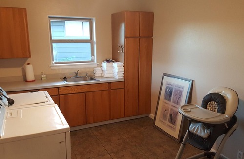 Yakima House | West Yakima - Clean - Safe - Netflix - 4212 - ONWU-LLC