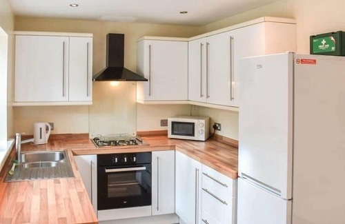 Normanton House | West Yorkshire-Three Storey Townhouse -Free parking