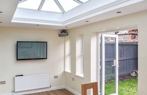 Normanton House | West Yorkshire-Three Storey Townhouse -Free parking