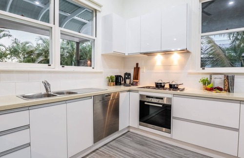 Agnes Water House | WESTACOMBE - boat parking plus amazing pool, pet friendly