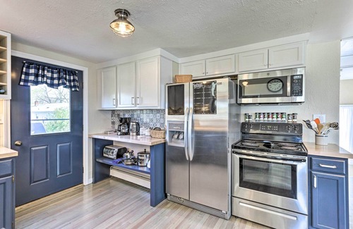 Westbrook Center House | Westbrook Home w/Ocean Views - Walk to Beach