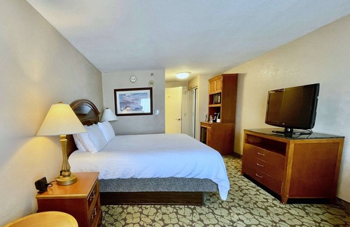 Chinatown Hotel | Westchase Escape with Breakfast, Outdoor Pool, and Quick Drive to CityCentre