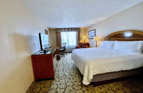 Chinatown Hotel | Westchase Escape with Breakfast, Outdoor Pool, and Quick Drive to CityCentre
