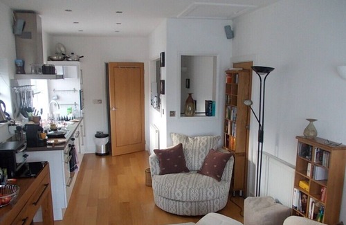 West Looe Apartment | Westcliff maisonette right by the sea
