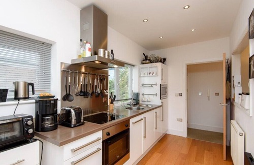 West Looe Apartment | Westcliff maisonette right by the sea