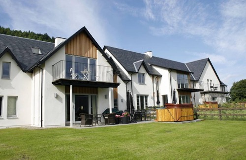 Kenmore Cottage | Wester Bruadair - sleeps 10 guests in 5 bedrooms