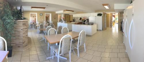 Whitecourt Hotel | Western Budget Motel #3 Whitecourt