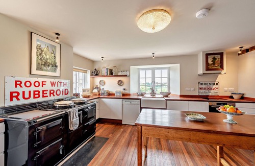 Christchurch House | Western Farm - Six Bedroom House, Sleeps 14