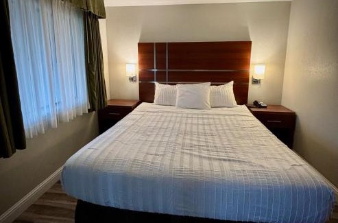 Three Rivers Hotel | Western Holiday Lodge
