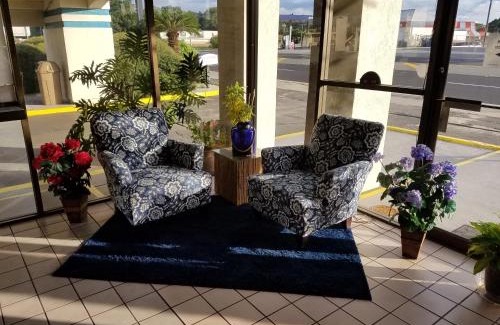 South Pensacola Hotel | Western Inn - Pensacola