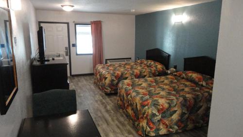 South Pensacola Hotel | Western Inn - Pensacola