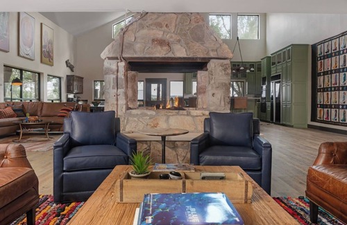Wimberley House | Western Luxury Lifestyle Meets Relaxed Family Getaway | The Gathering Wimberly