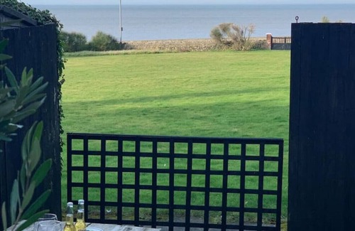 Westgate-on-Sea House | Westgate | Spectacular Sea Views | Log Burner | Sandy Beach 2 mins walk