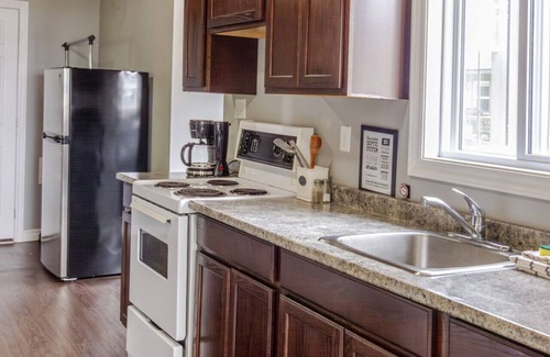 Bloomfield House | Westlake Cottages - Wellington Lodge, right on the lake