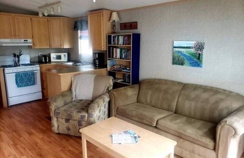 Picton Cabin | Westlake Dunes View Beach-FREE Pontoon Boat Rental