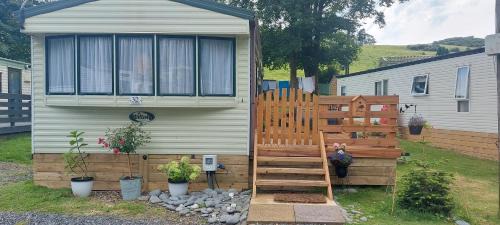 Girvan Apartment | Westmorland 32 caravan