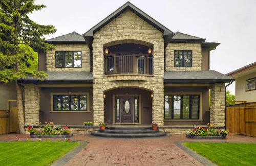 Kensington House | Westmount River Inn