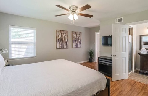 Spring Branch West House | Westview Memorial, City Centre, Pet Friendly