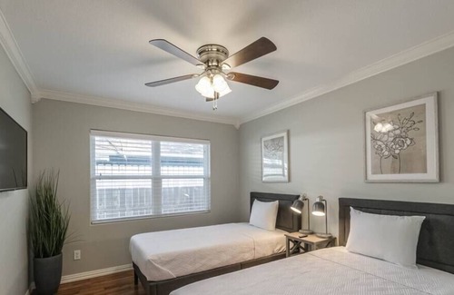 Spring Branch West House | Westview Memorial, City Centre, Pet Friendly