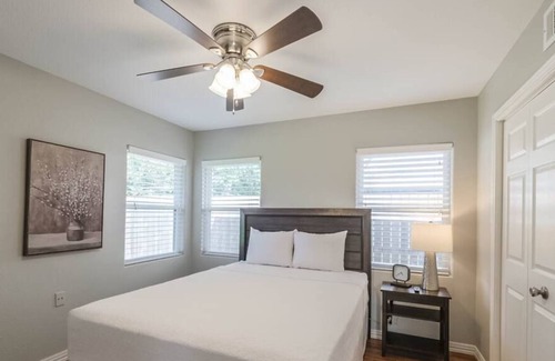 Spring Branch West House | Westview Memorial, City Centre, Pet Friendly