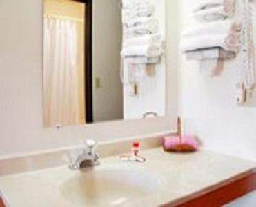 Kimball Hotel | Westwood Inn & Suites - Kimball