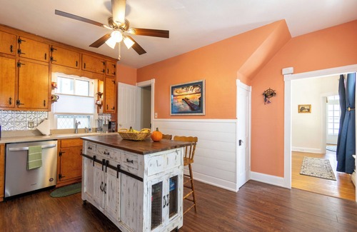 Westminster House | Westy House - old world charm with modern upgrades in this downtown victorian.