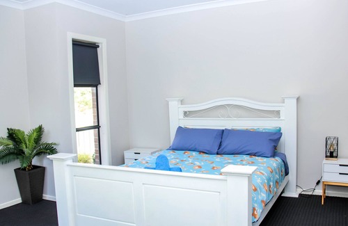 Wonthaggi House | Wetland Gem, 2 minutes' walk to the parks and shops! Close to beaches