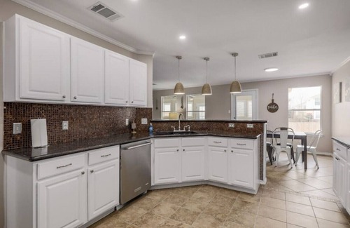 Hutto House | WeWelcome you to Hutto Heaven: Large Home w/Pool