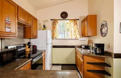 Kehena Beach Estates Cottage | Whale House w/AC @ Kehena Beach, Hawaii (Oceanfront)